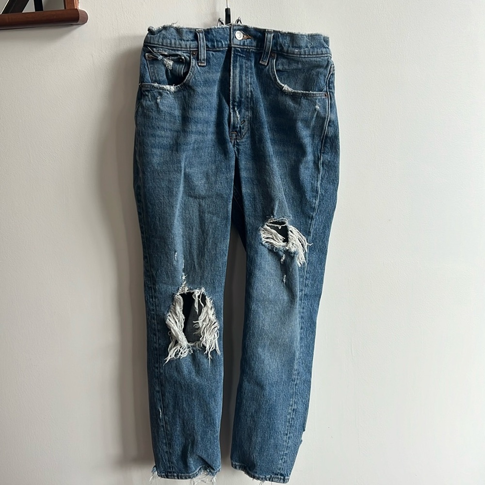 Abercrombie & Fitch High Rise Jean Mom Jean